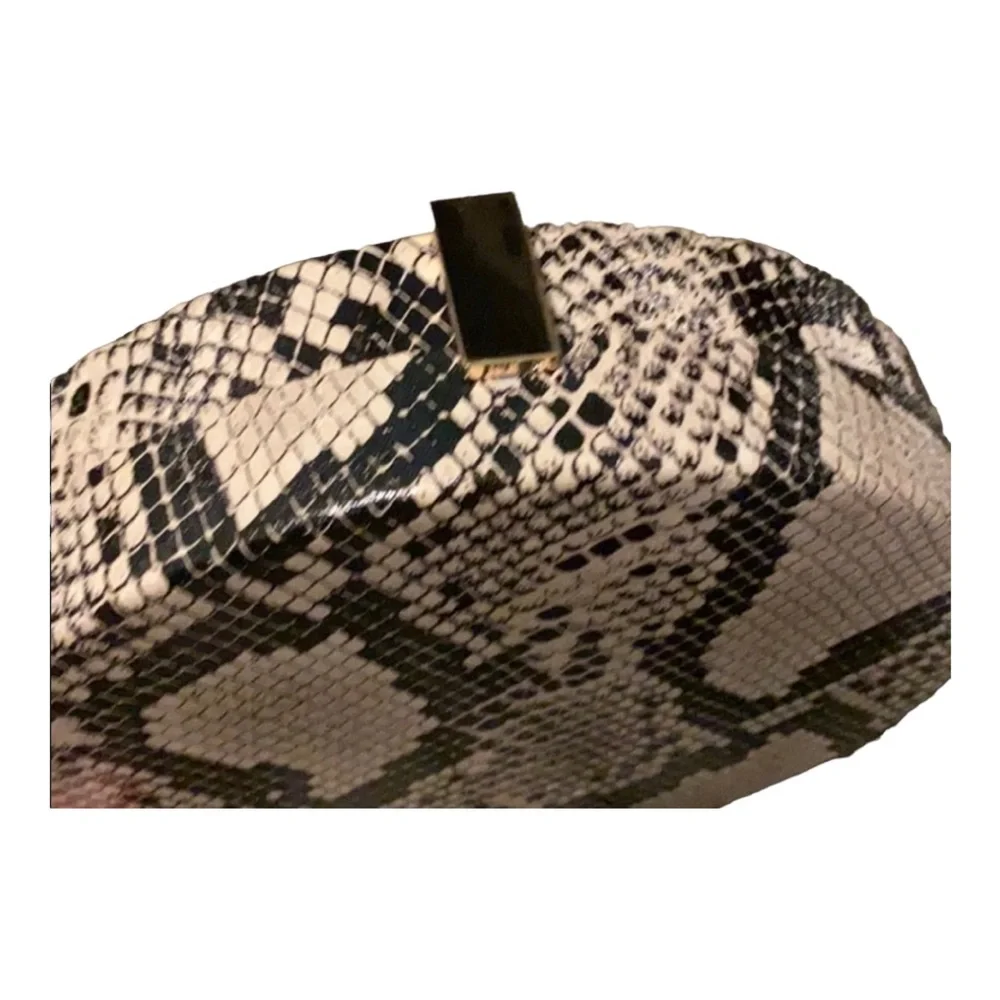 New Python Purse - Picture 2 of 3